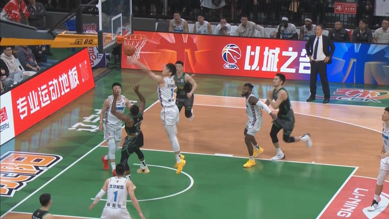 曾凡博釘板血帽弗格上籃 本場個人第6個蓋帽！